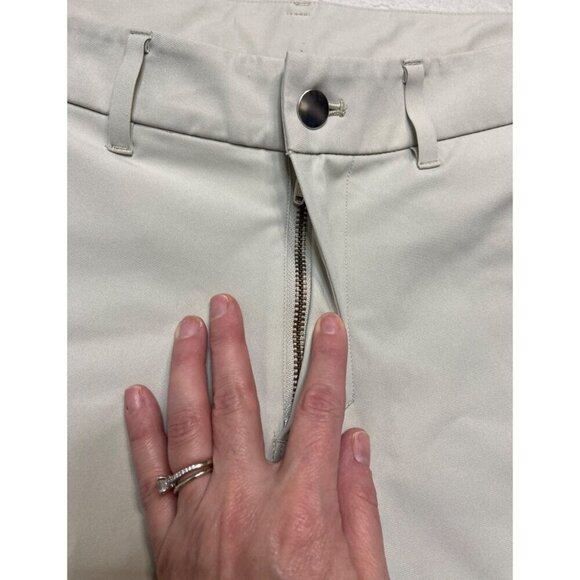 Lululemon Commission Cargo Ivory 10" Inseam Short-sz 33 - Picture 6 of 9